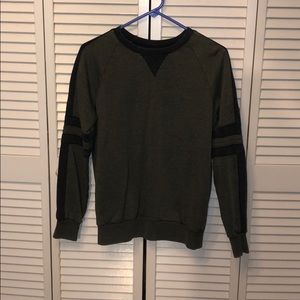 Green and black Long sleeve sweatshirt